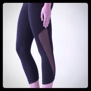 Lululemon Crop Sole Leggings- Mesh Panels Pockets